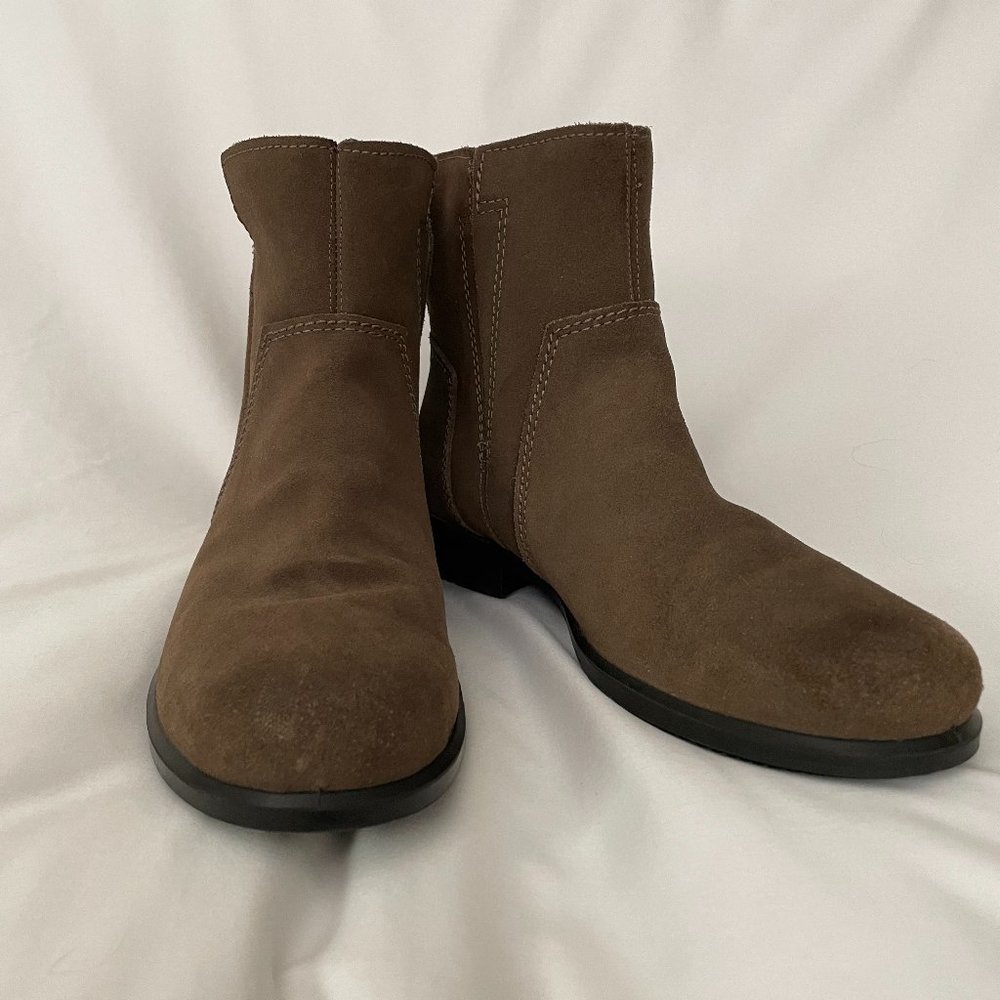 Ecco Birch Brown Nubuck Leather Pull on Chelsea Ankle Boots